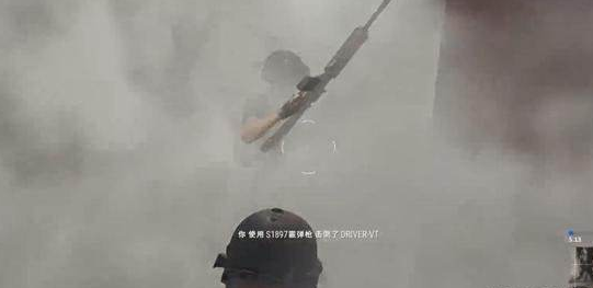 《绝地求生》烟雾弹投掷技巧2