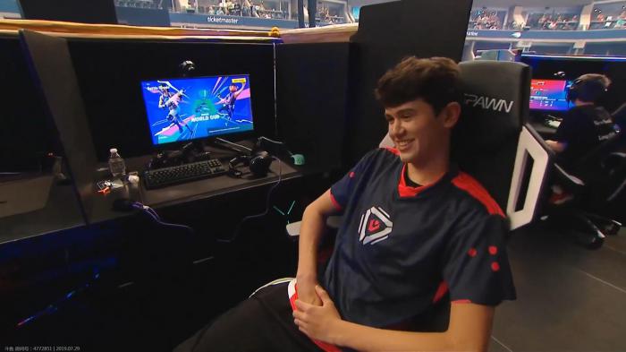 单排决赛冠军Bugha1